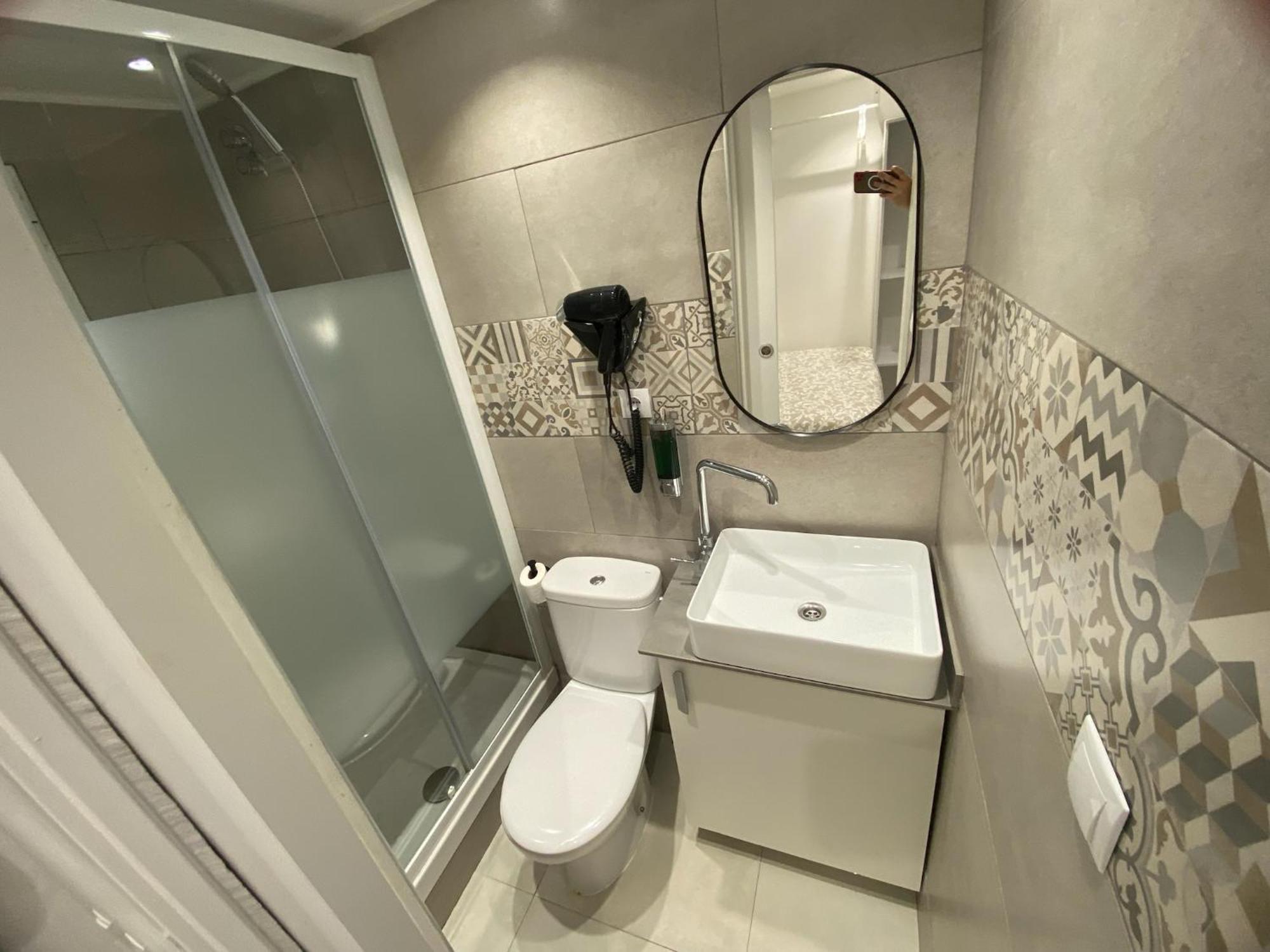 Suites Nuevas Con Bano Privado Frente Al Metro St Mwc Barcelona-Fira ロスピタレート・デ・リョブレガート エクステリア 写真