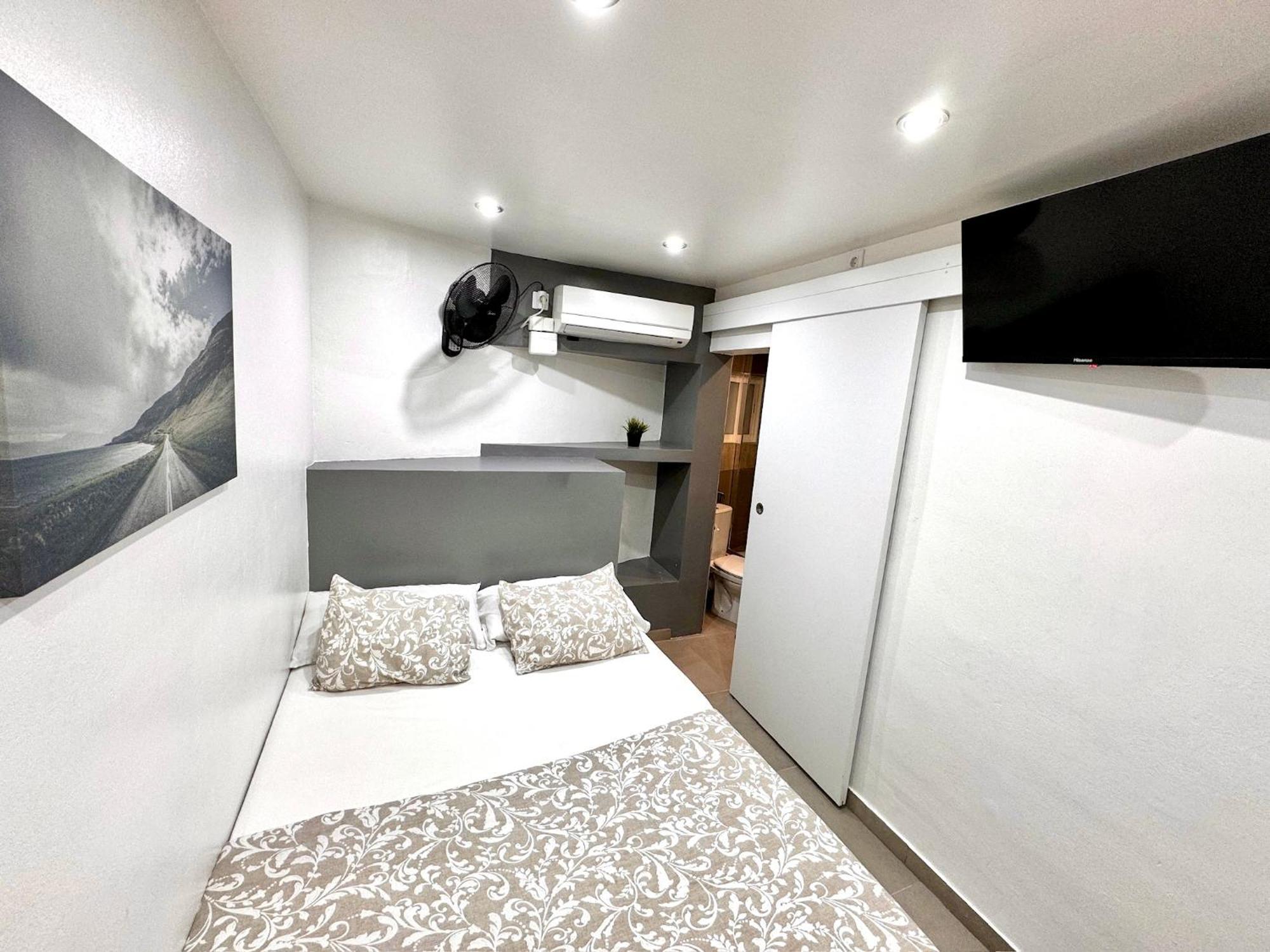 Suites Nuevas Con Bano Privado Frente Al Metro St Mwc Barcelona-Fira ロスピタレート・デ・リョブレガート エクステリア 写真