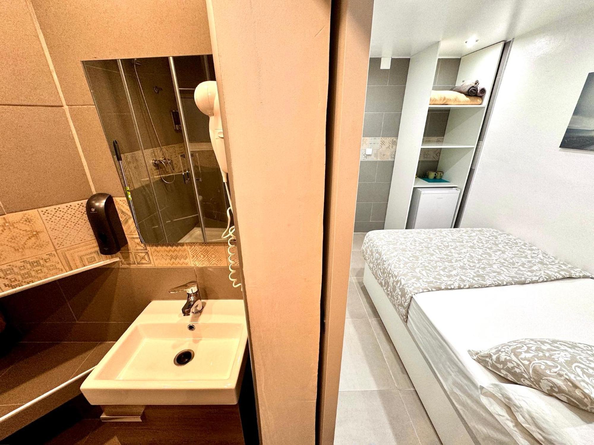 Suites Nuevas Con Bano Privado Frente Al Metro St Mwc Barcelona-Fira ロスピタレート・デ・リョブレガート エクステリア 写真