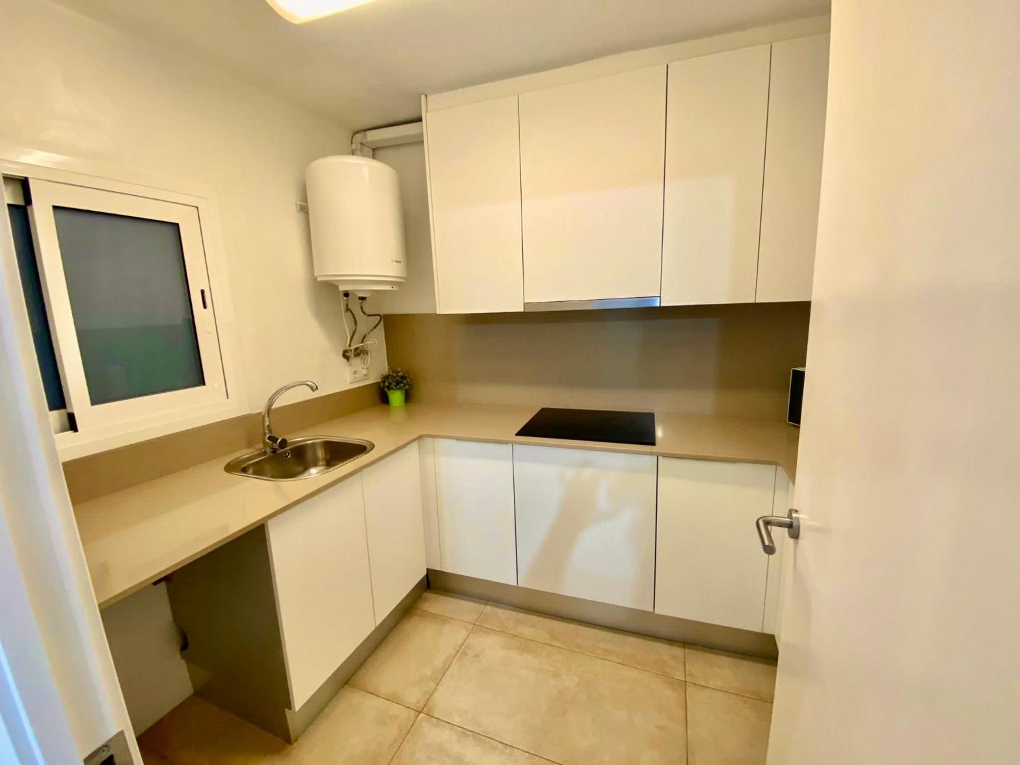 Suites Nuevas Con Bano Privado Frente Al Metro St Mwc Barcelona-Fira ロスピタレート・デ・リョブレガート エクステリア 写真