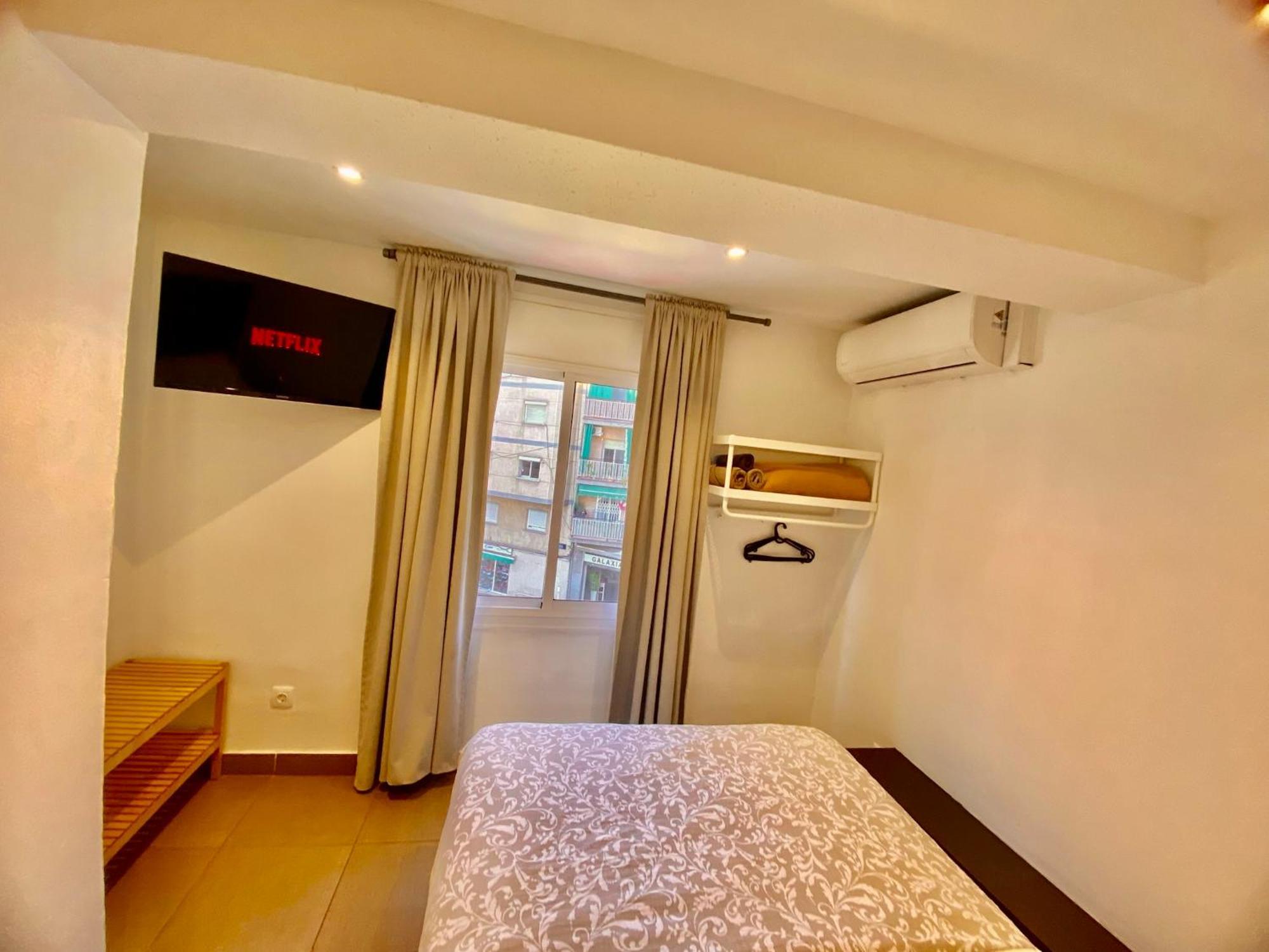 Suites Nuevas Con Bano Privado Frente Al Metro St Mwc Barcelona-Fira ロスピタレート・デ・リョブレガート エクステリア 写真