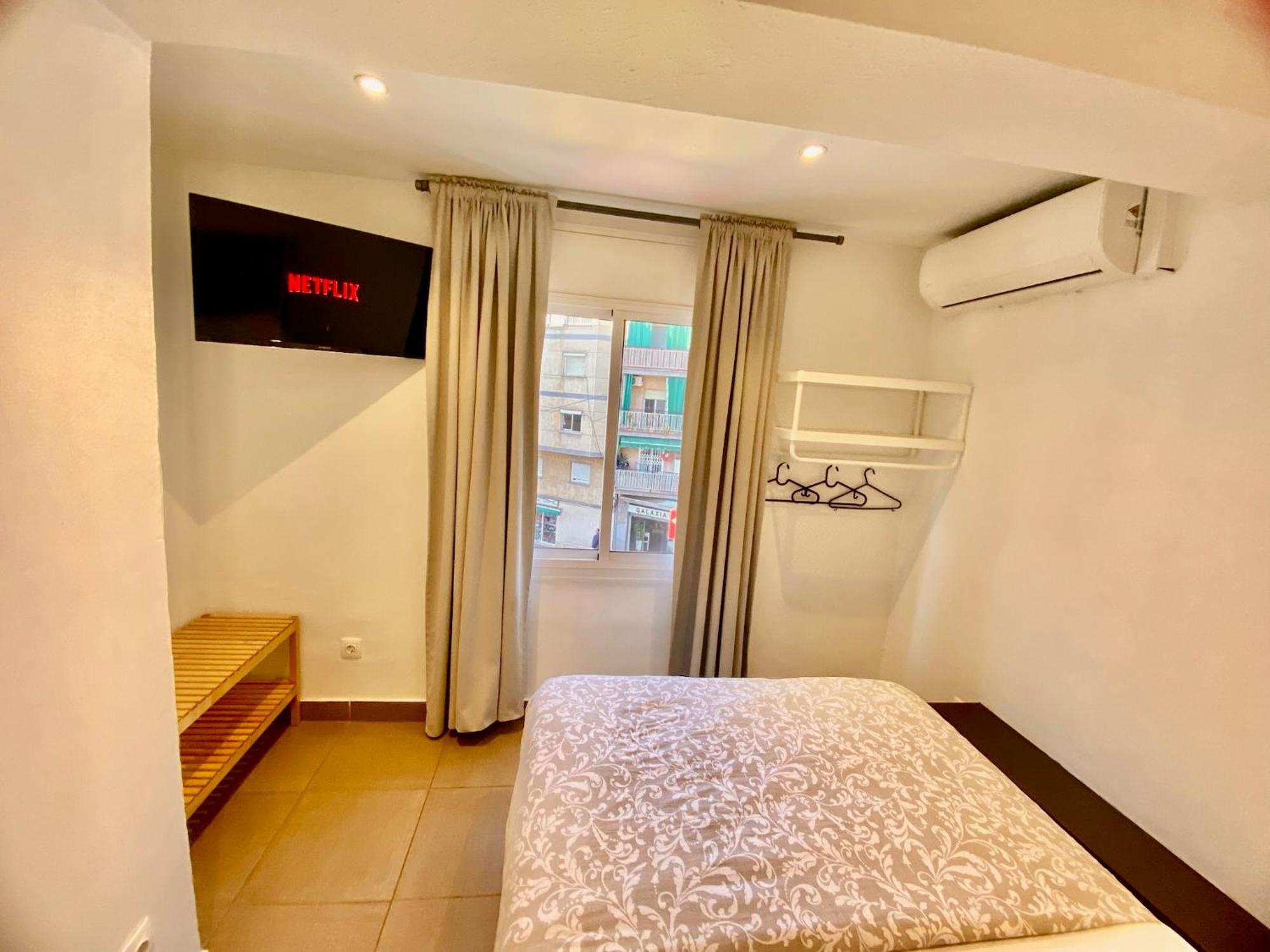 Suites Nuevas Con Bano Privado Frente Al Metro St Mwc Barcelona-Fira ロスピタレート・デ・リョブレガート エクステリア 写真