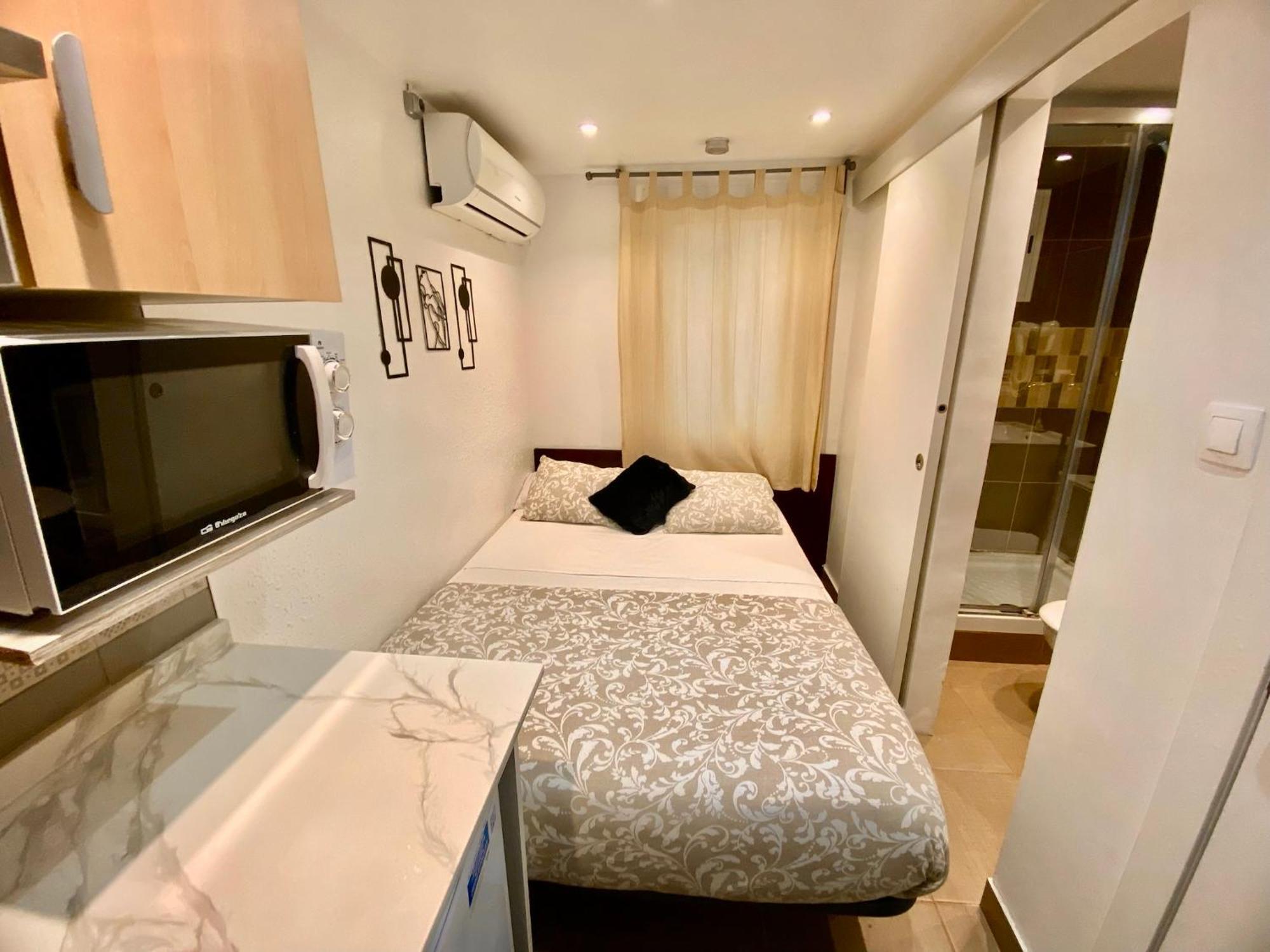 Suites Nuevas Con Bano Privado Frente Al Metro St Mwc Barcelona-Fira ロスピタレート・デ・リョブレガート エクステリア 写真