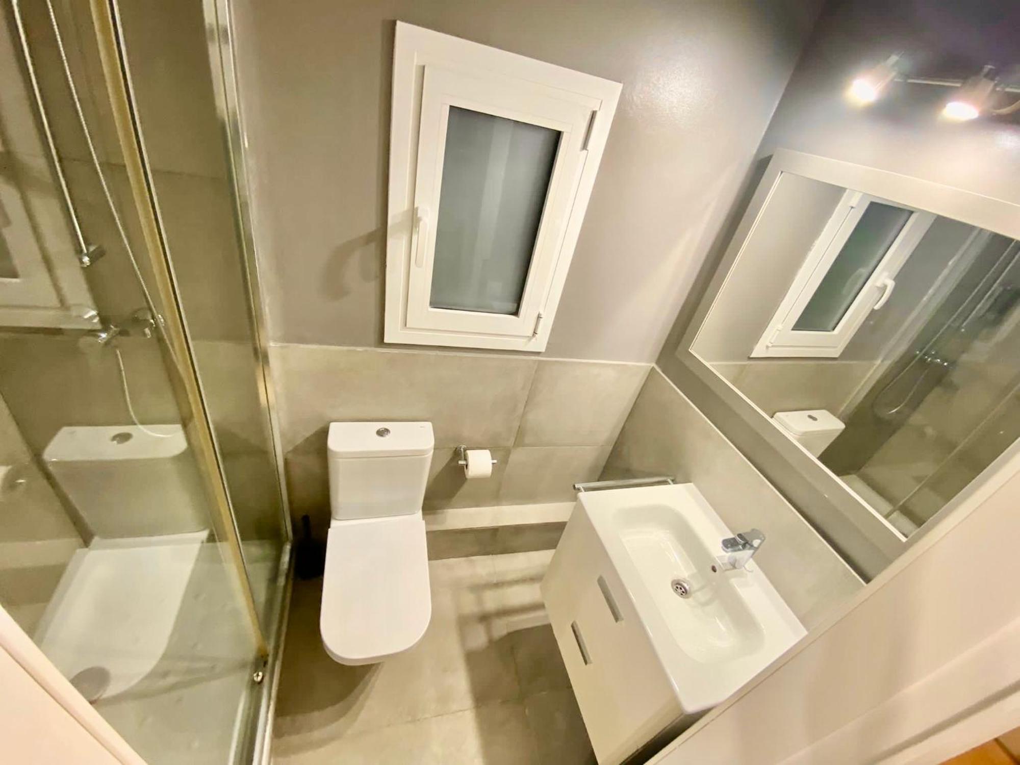 Suites Nuevas Con Bano Privado Frente Al Metro St Mwc Barcelona-Fira ロスピタレート・デ・リョブレガート エクステリア 写真