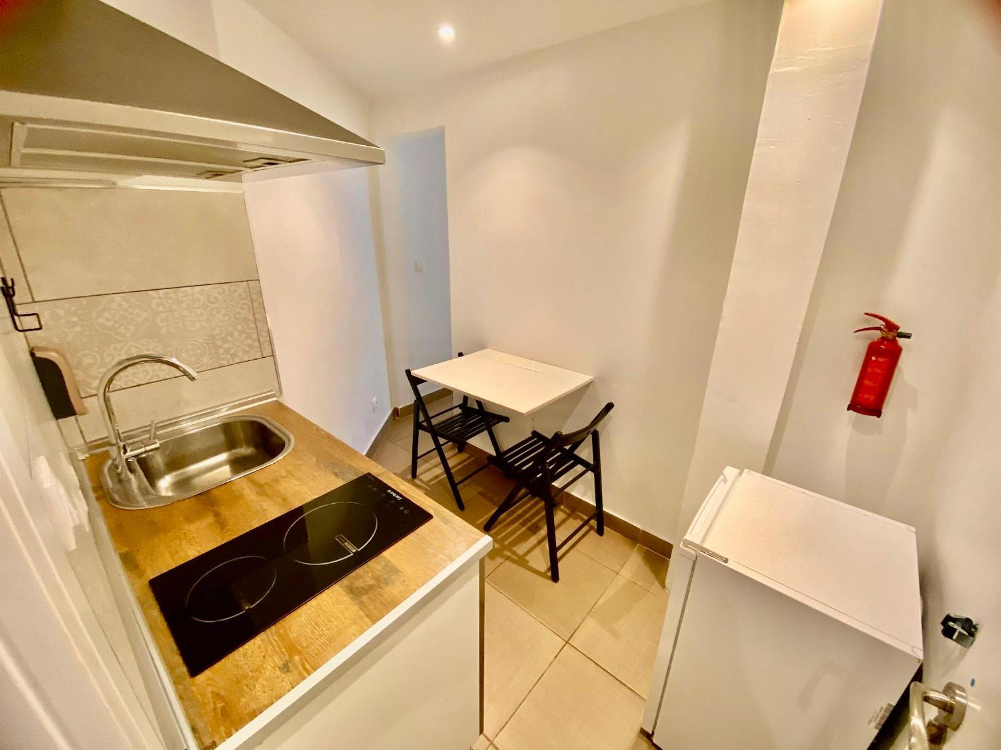 Suites Nuevas Con Bano Privado Frente Al Metro St Mwc Barcelona-Fira ロスピタレート・デ・リョブレガート エクステリア 写真