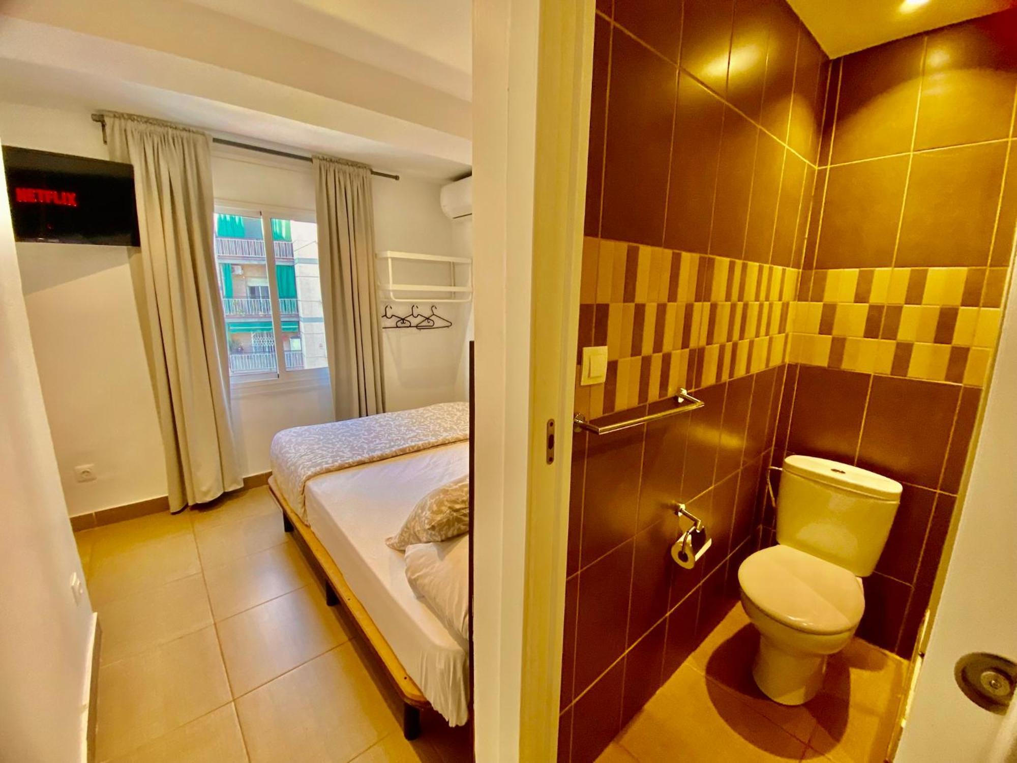 Suites Nuevas Con Bano Privado Frente Al Metro St Mwc Barcelona-Fira ロスピタレート・デ・リョブレガート エクステリア 写真