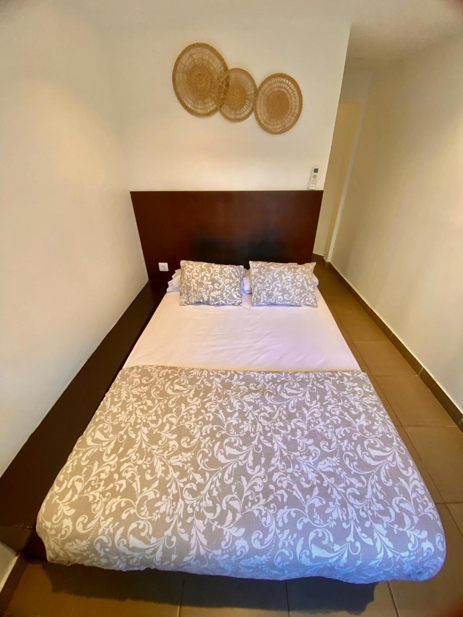 Suites Nuevas Con Bano Privado Frente Al Metro St Mwc Barcelona-Fira ロスピタレート・デ・リョブレガート エクステリア 写真