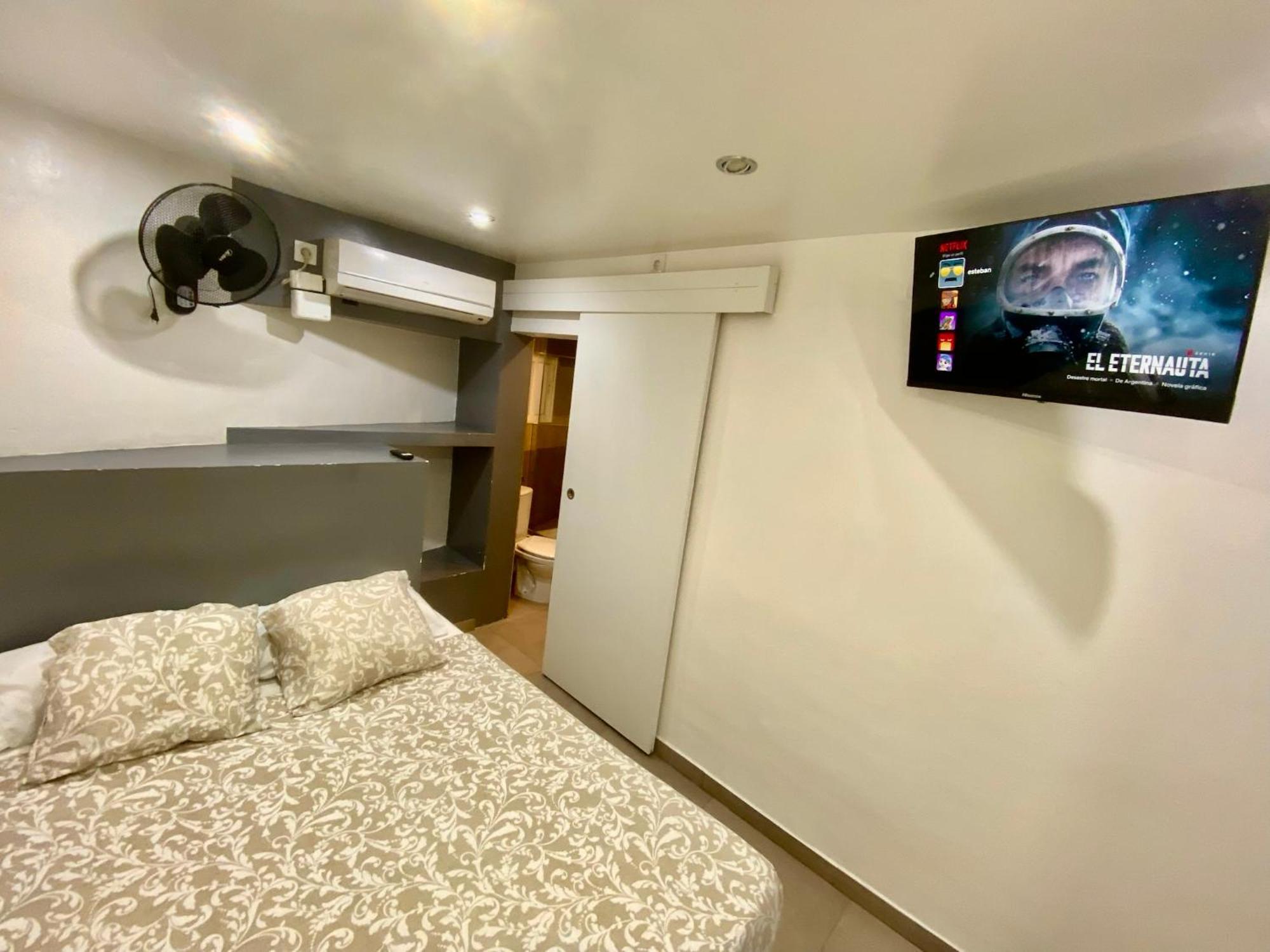 Suites Nuevas Con Bano Privado Frente Al Metro St Mwc Barcelona-Fira ロスピタレート・デ・リョブレガート エクステリア 写真