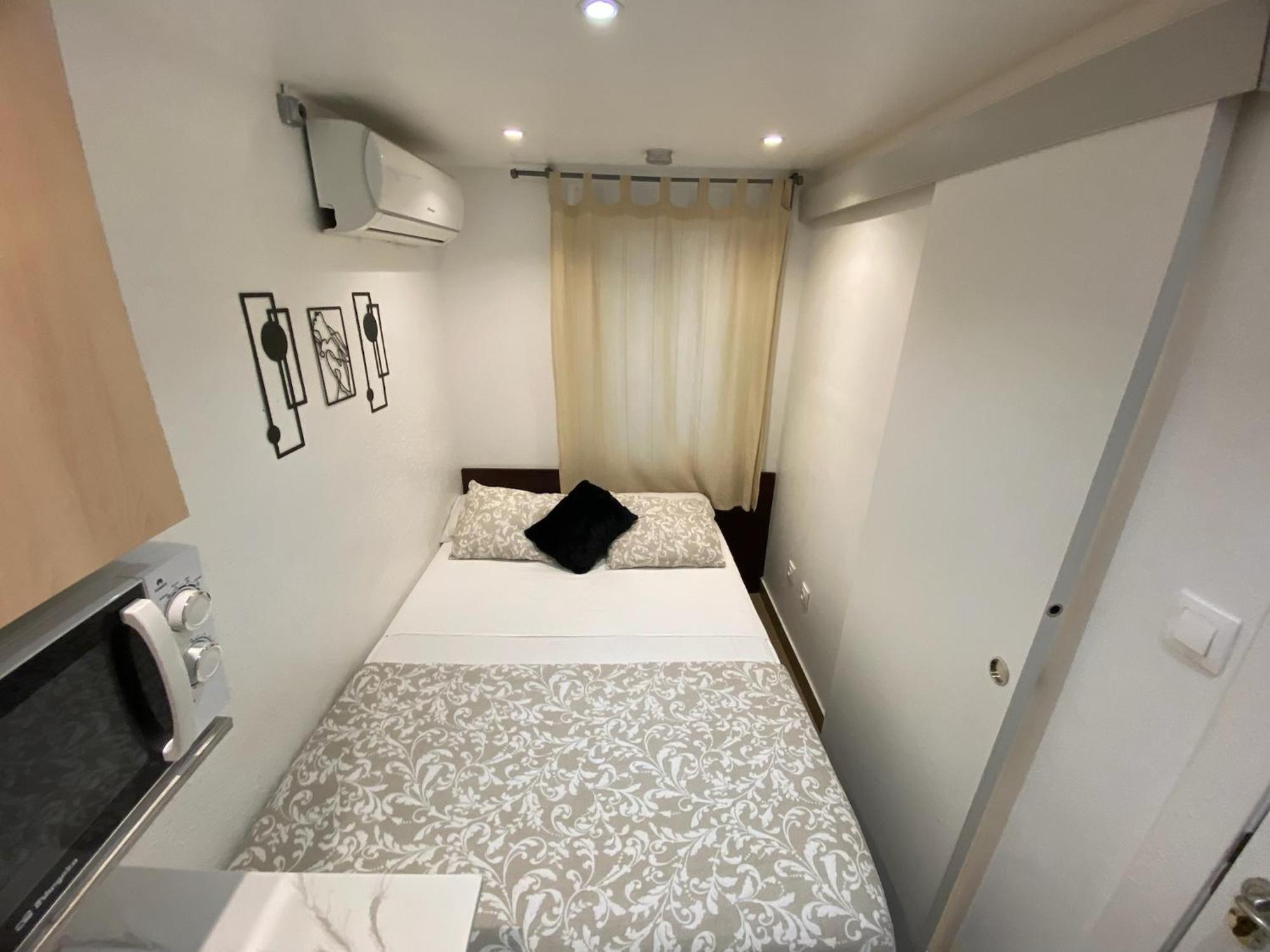 Suites Nuevas Con Bano Privado Frente Al Metro St Mwc Barcelona-Fira ロスピタレート・デ・リョブレガート エクステリア 写真