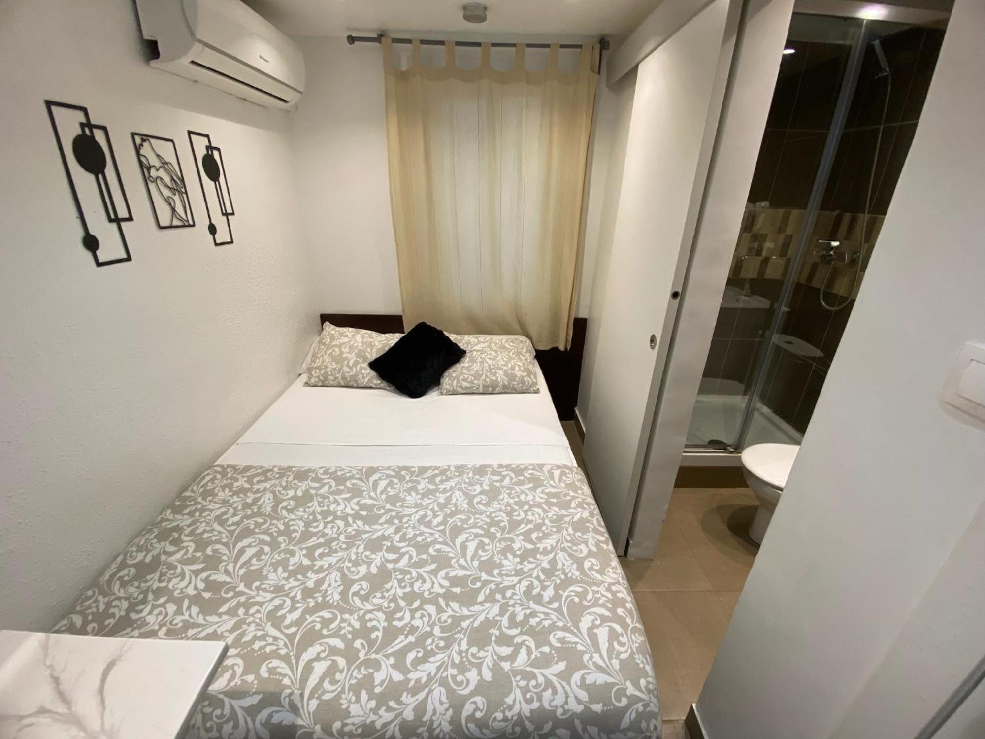 Suites Nuevas Con Bano Privado Frente Al Metro St Mwc Barcelona-Fira ロスピタレート・デ・リョブレガート エクステリア 写真