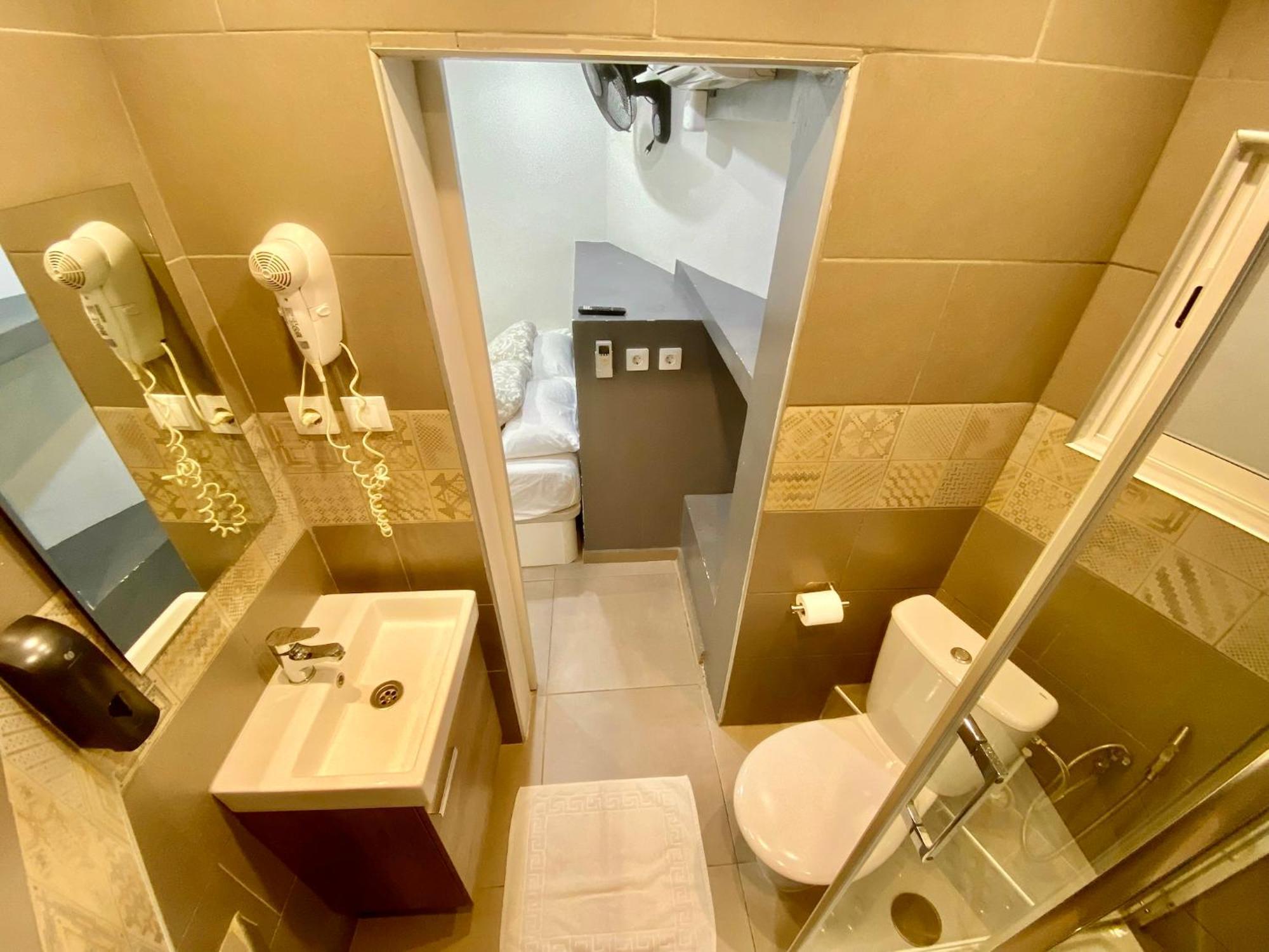 Suites Nuevas Con Bano Privado Frente Al Metro St Mwc Barcelona-Fira ロスピタレート・デ・リョブレガート エクステリア 写真