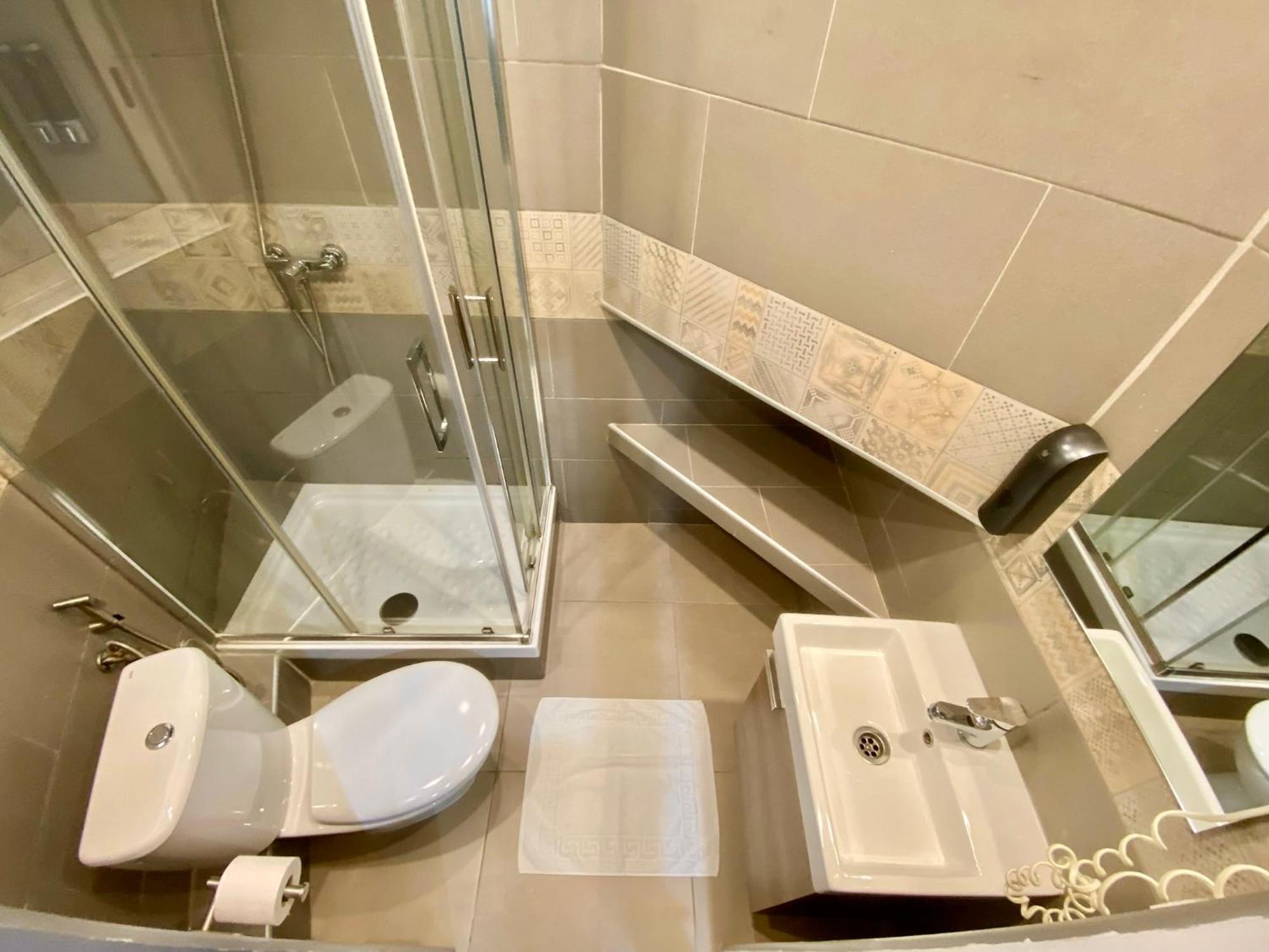 Suites Nuevas Con Bano Privado Frente Al Metro St Mwc Barcelona-Fira ロスピタレート・デ・リョブレガート エクステリア 写真